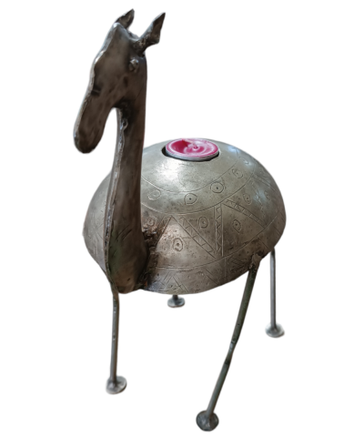 Καμήλα διακοσμητική μεταλλική με θέση για ρεσσώ