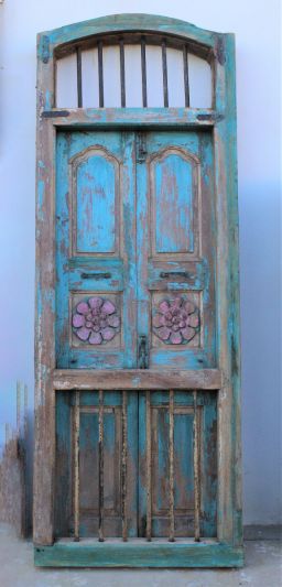 Πόρτα-Παράθυρο από μασίφ ξύλο με σιδεριά στο υπέρθυρο